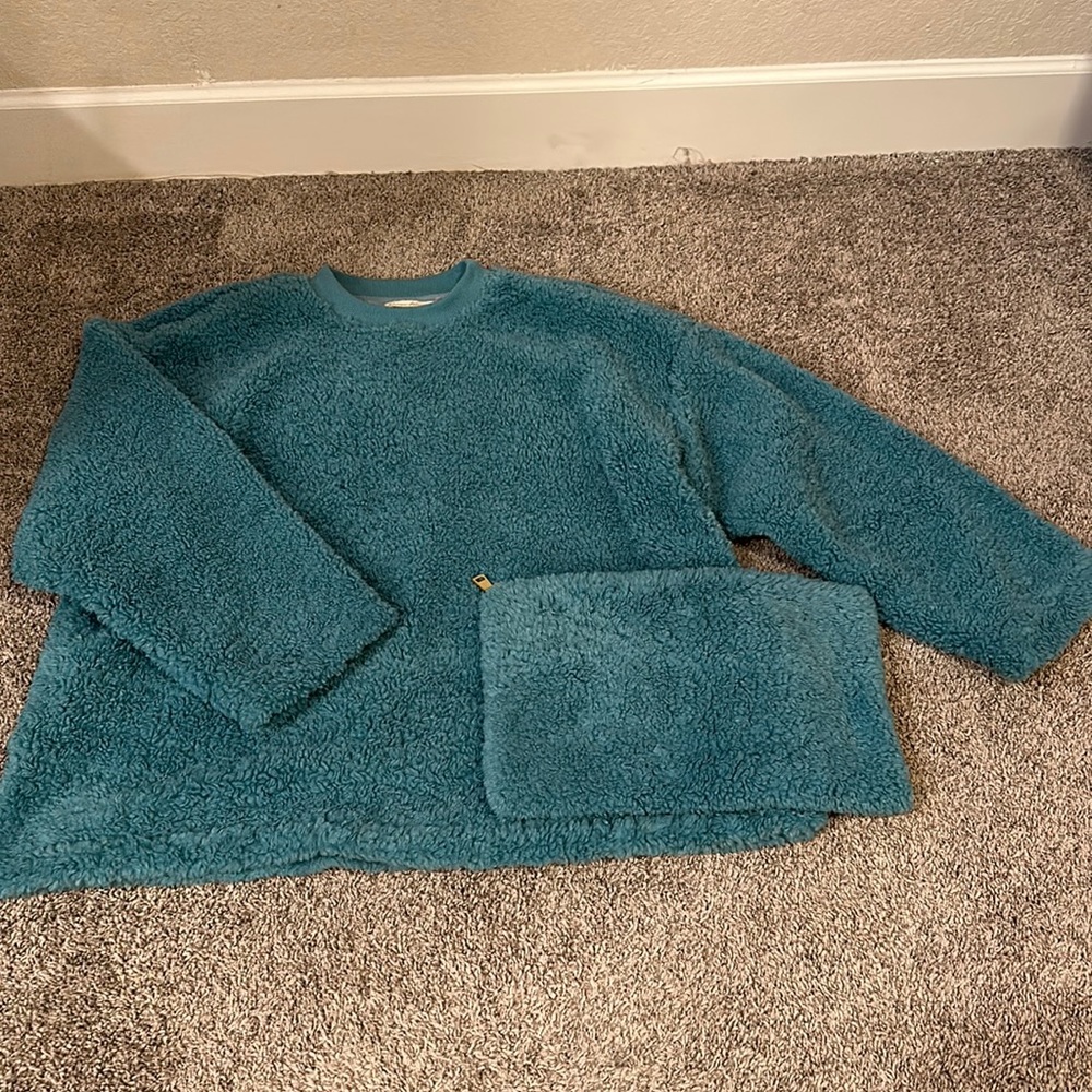 Oversized fluffy top with matching bag